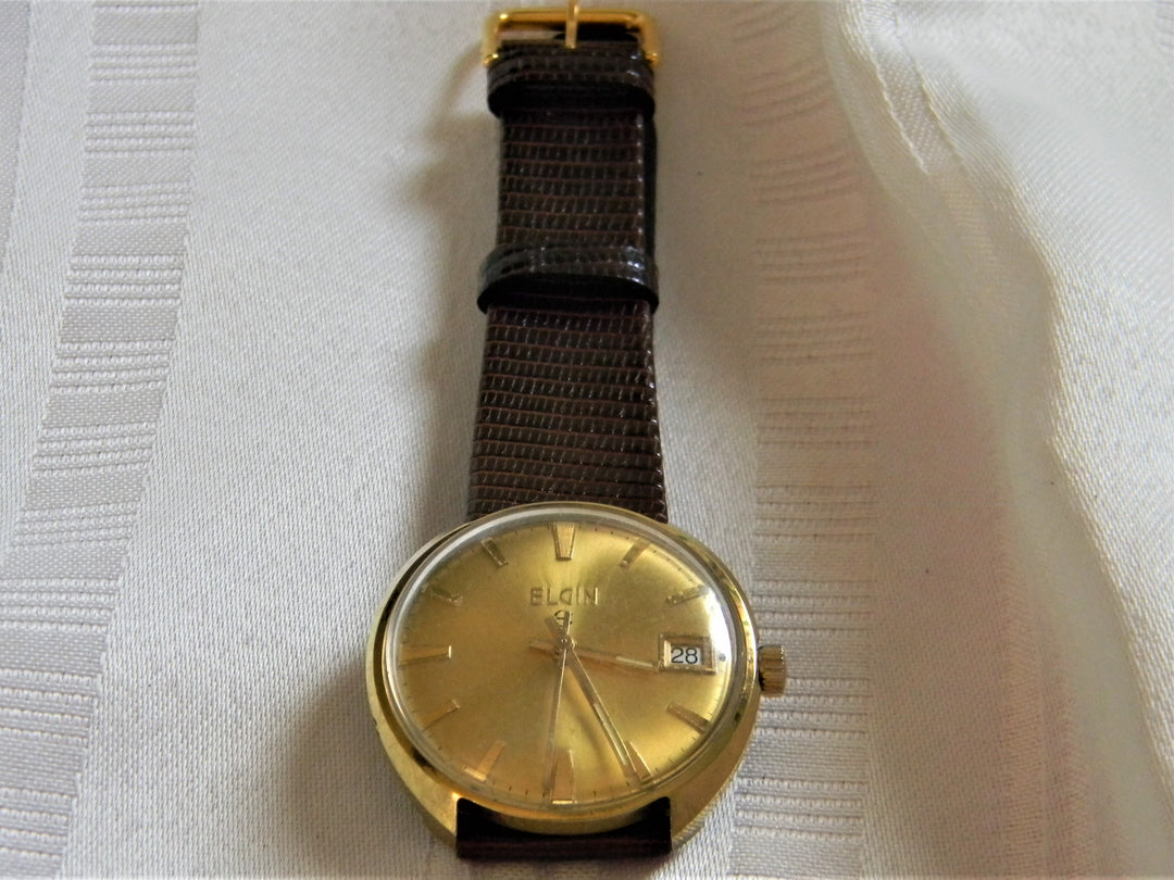 h652 Vintage Elgin Self-winding Wrist Watch with Date in Gold Tone