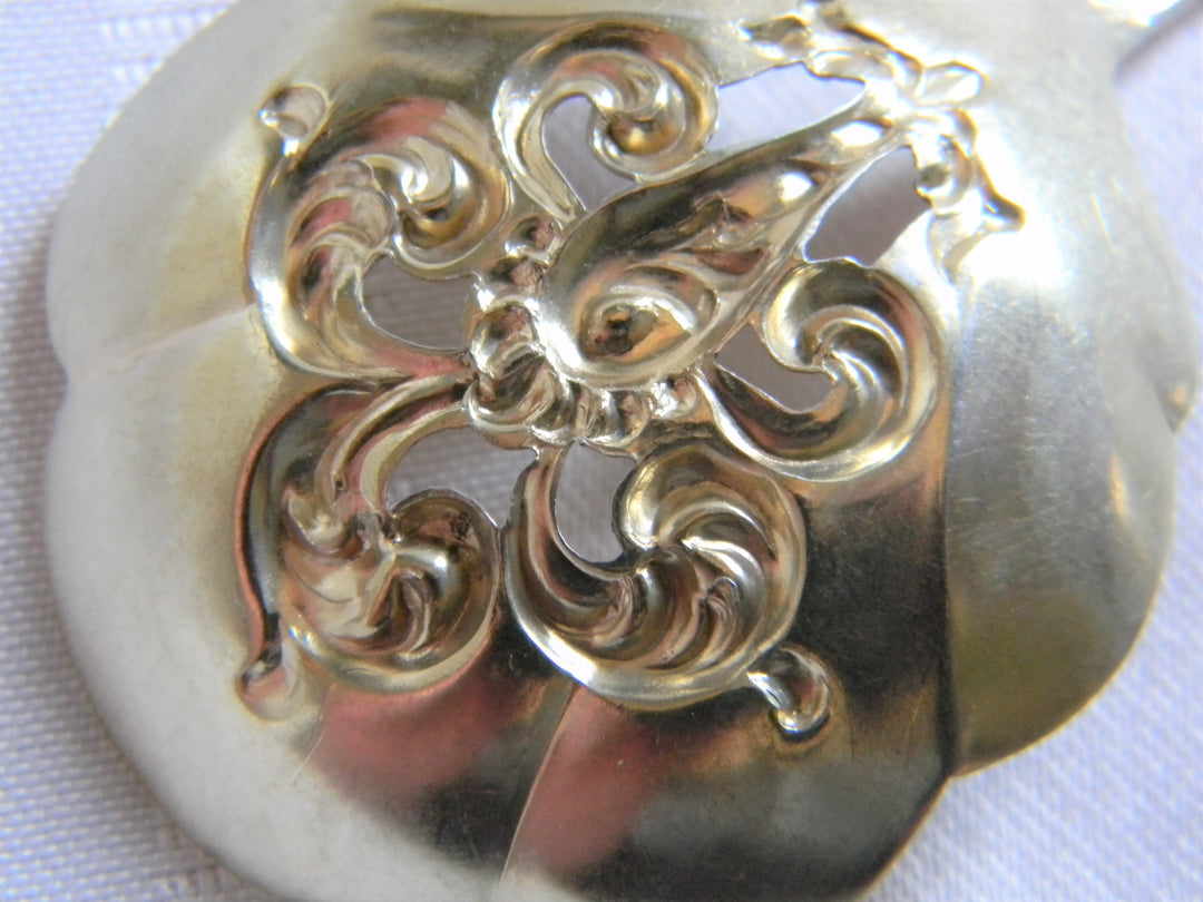 h657 Vintage Sterling Silver Pierced Scalloped Bowl Sifter Spoon