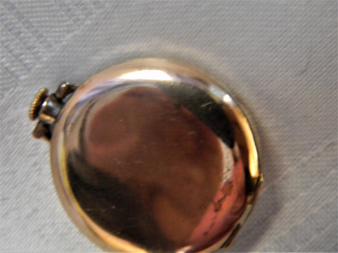 j562 Great Swiss Made - 15 Jewel Pendant Watch in Gold Tone