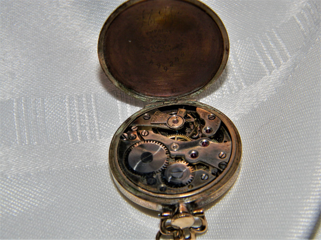 j562 Great Swiss Made - 15 Jewel Pendant Watch in Gold Tone