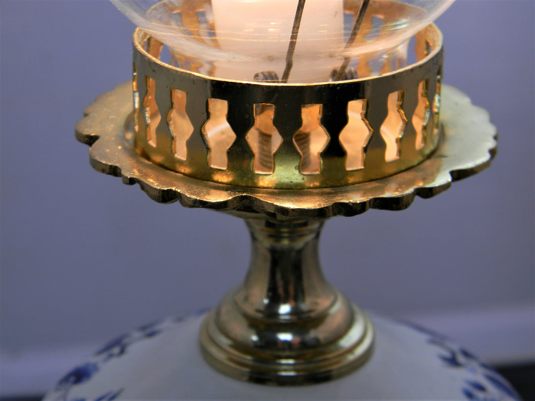 h700 Vintage Ceramic and Brass Candle Look Electric Light