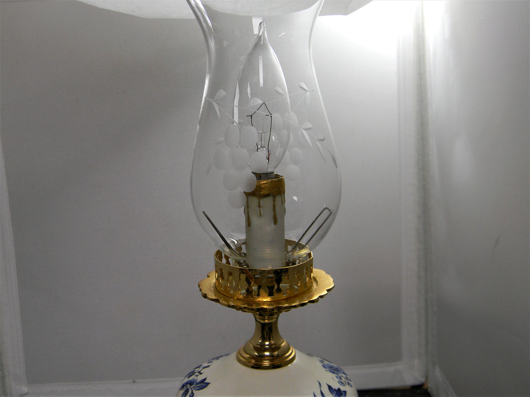 h700 Vintage Ceramic and Brass Candle Look Electric Light