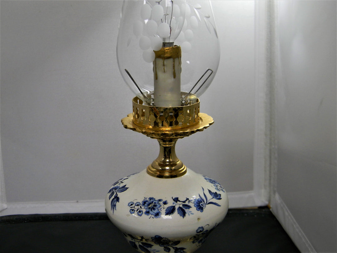 h700 Vintage Ceramic and Brass Candle Look Electric Light