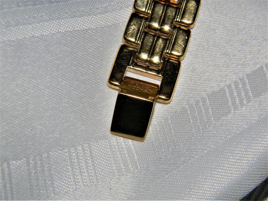 j575 Retro Seiko Quartz Black Dial Wrist Watch Bracelet Band in Gold Tone