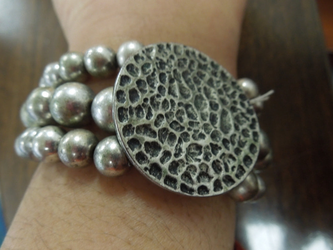 q299 Vintage Silver Tone Beautiful Bracelet Stretchable