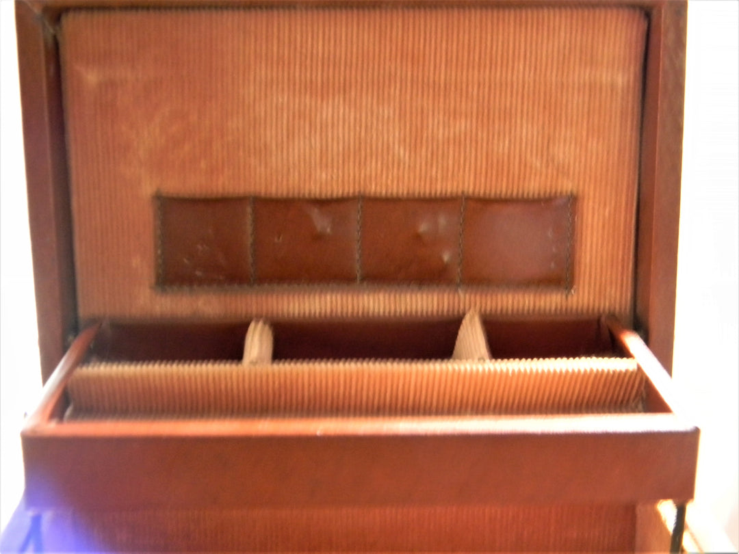 h736 Vintage Brown Men's Jewelry box with Tan Felt Interior