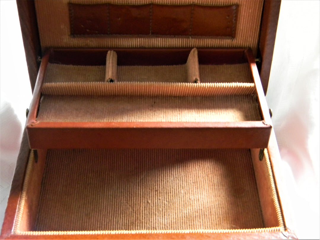 h736 Vintage Brown Men's Jewelry box with Tan Felt Interior