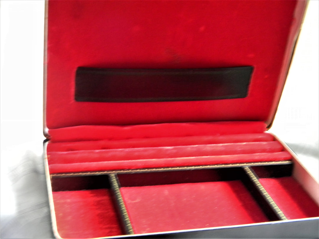 h737 Vintage Black Men's Jewelry box with Red Felt Interior
