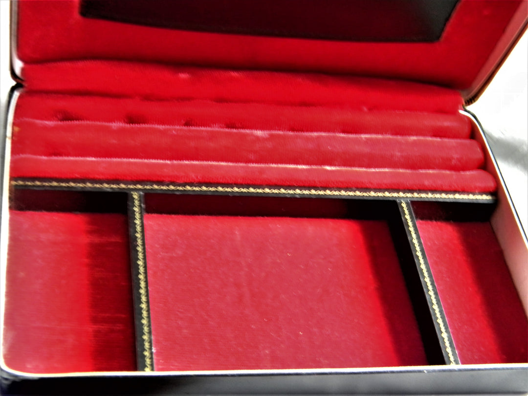 h737 Vintage Black Men's Jewelry box with Red Felt Interior