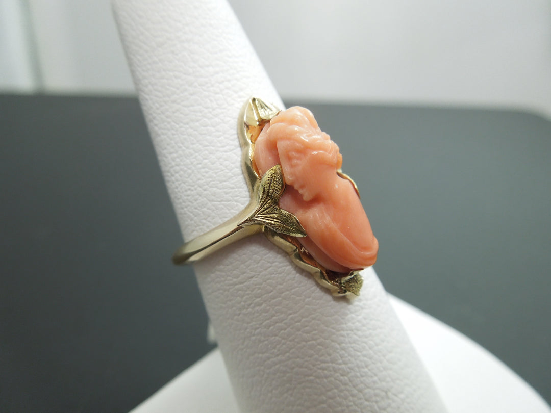 For Sale: g399 Classic Coral Cameo 10kt Yellow Gold Ring size 6.5