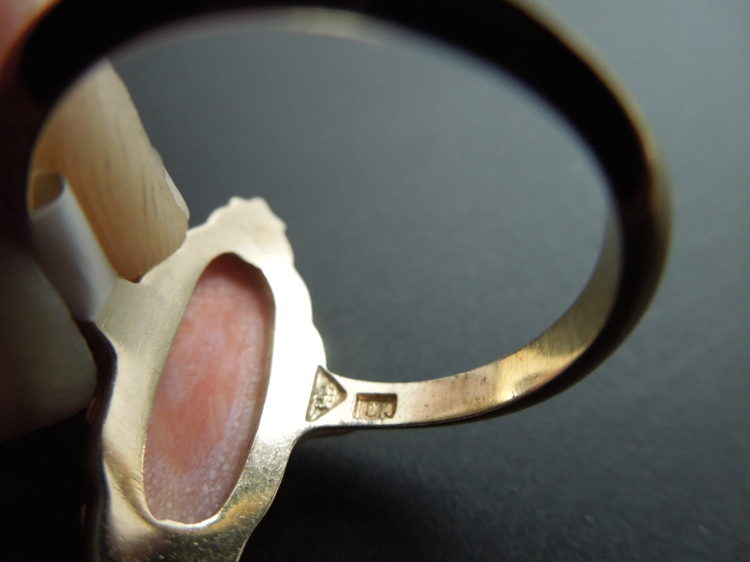 For Sale: g399 Classic Coral Cameo 10kt Yellow Gold Ring size 6.5