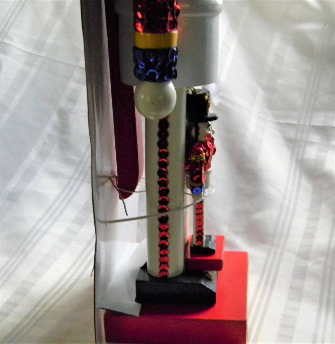 h749 Vintage Beautiful Radio City Music Hall 75th Anniversary Nutcracker in Box