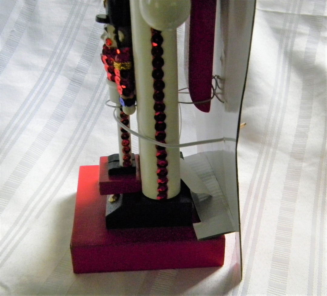 h749 Vintage Beautiful Radio City Music Hall 75th Anniversary Nutcracker in Box