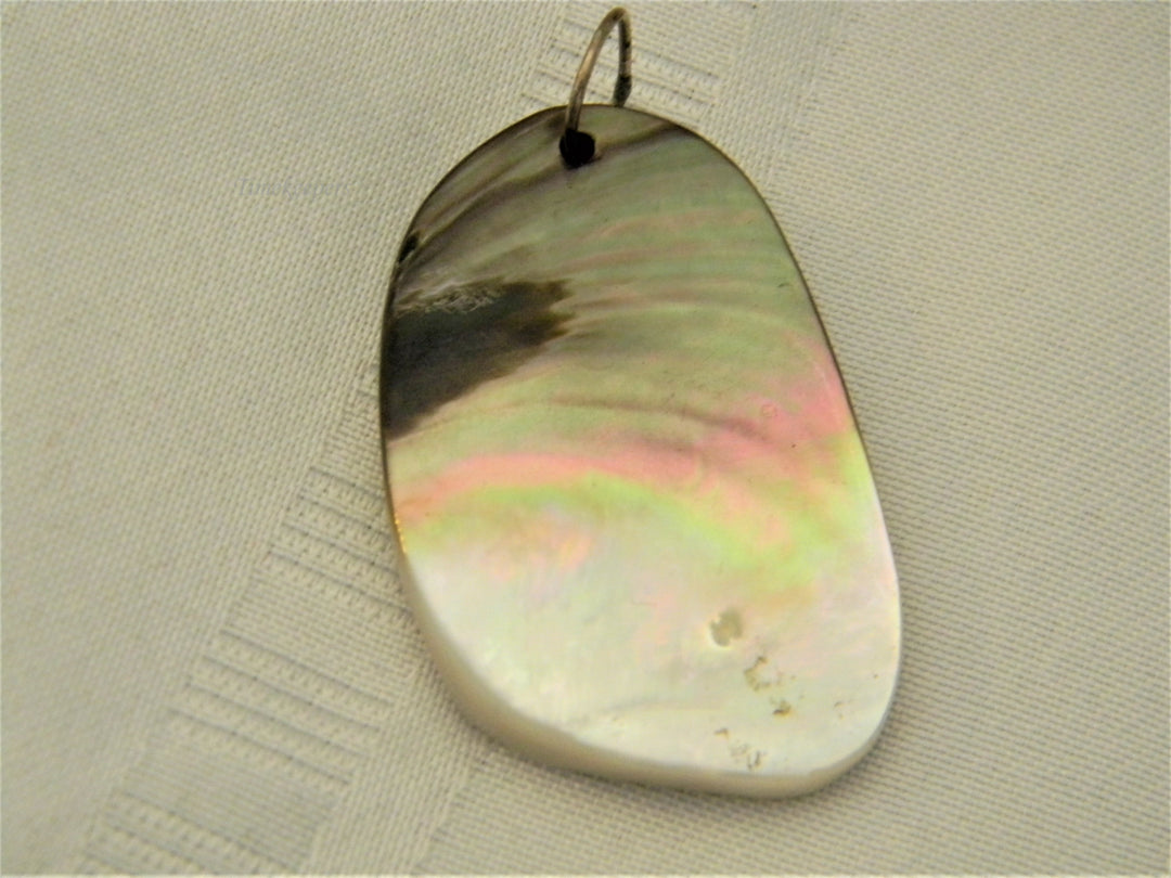 j626 Vintage Beautiful Polished Large Shell Pendant
