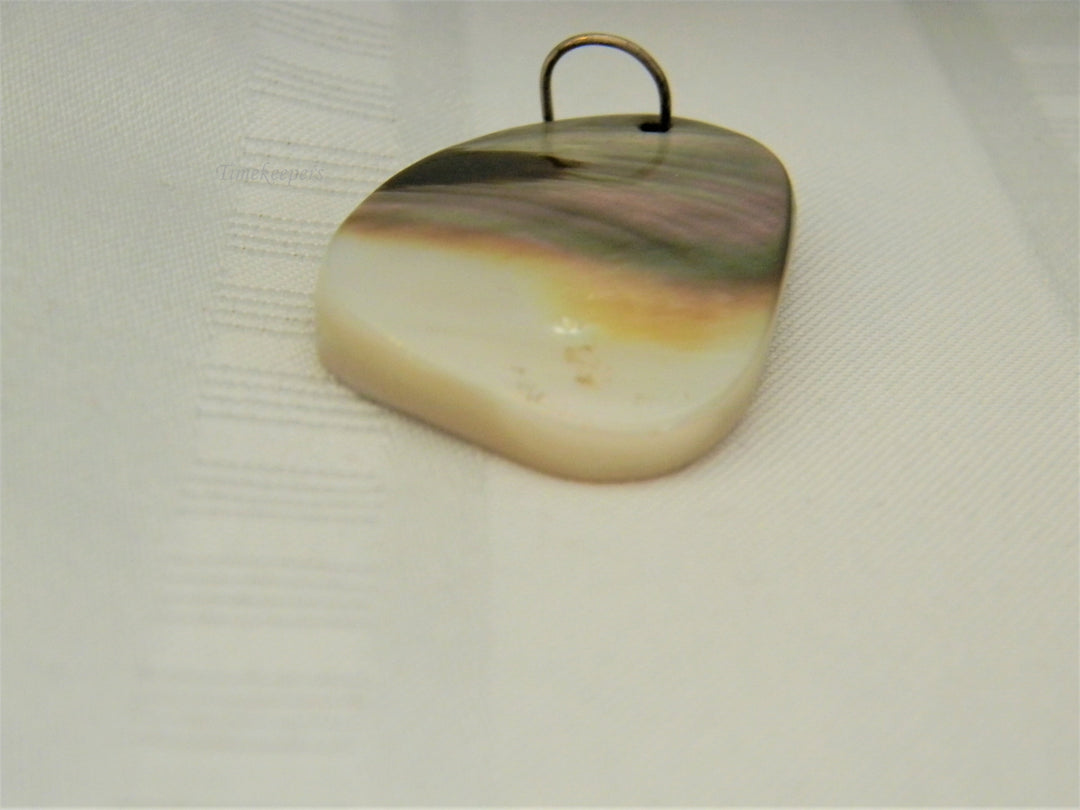 j626 Vintage Beautiful Polished Large Shell Pendant