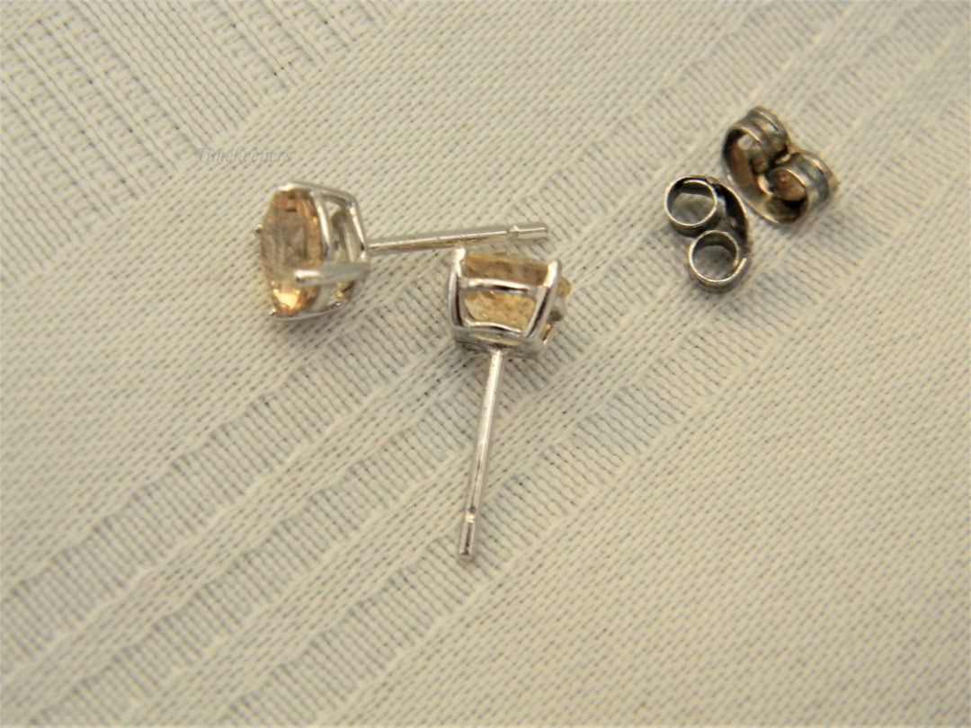 j628 Stunning Sterling Silver Post Pierced Earrings with Light Amber Stones