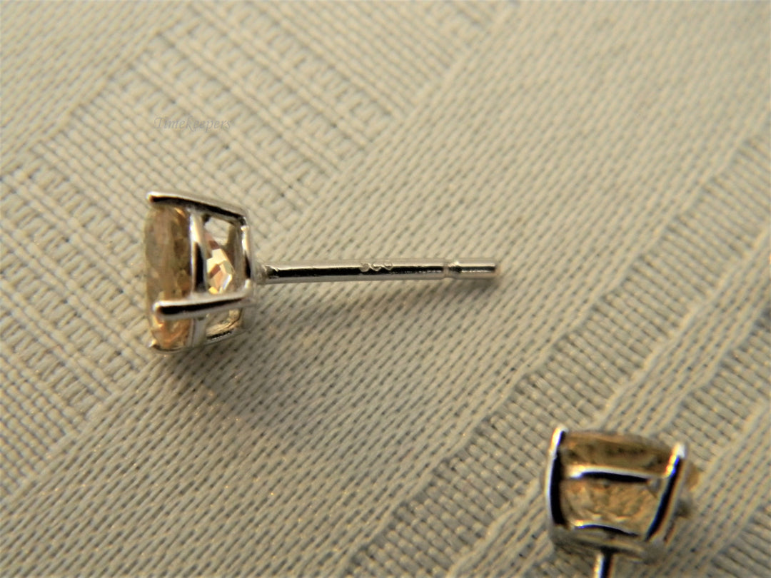 j628 Stunning Sterling Silver Post Pierced Earrings with Light Amber Stones