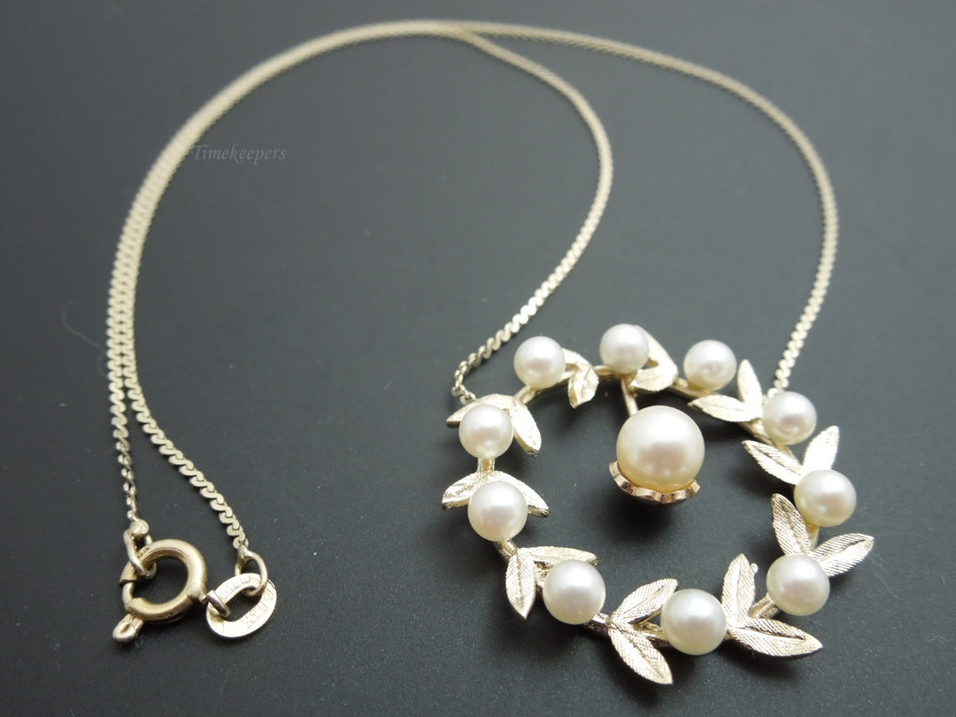 a736 Beautiful Pearl Circle Gold Leaf Pendant with Attached 14k Yellow Gold Necklace