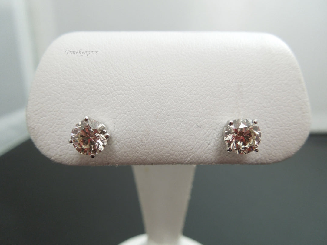b932 Gorgeous Pair of 14kt White Gold Diamond Earring Studs