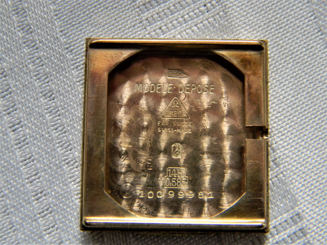 j637 Great Vintage Unisex 14kt Yellow Gold Omega Mechanical Wristwatch