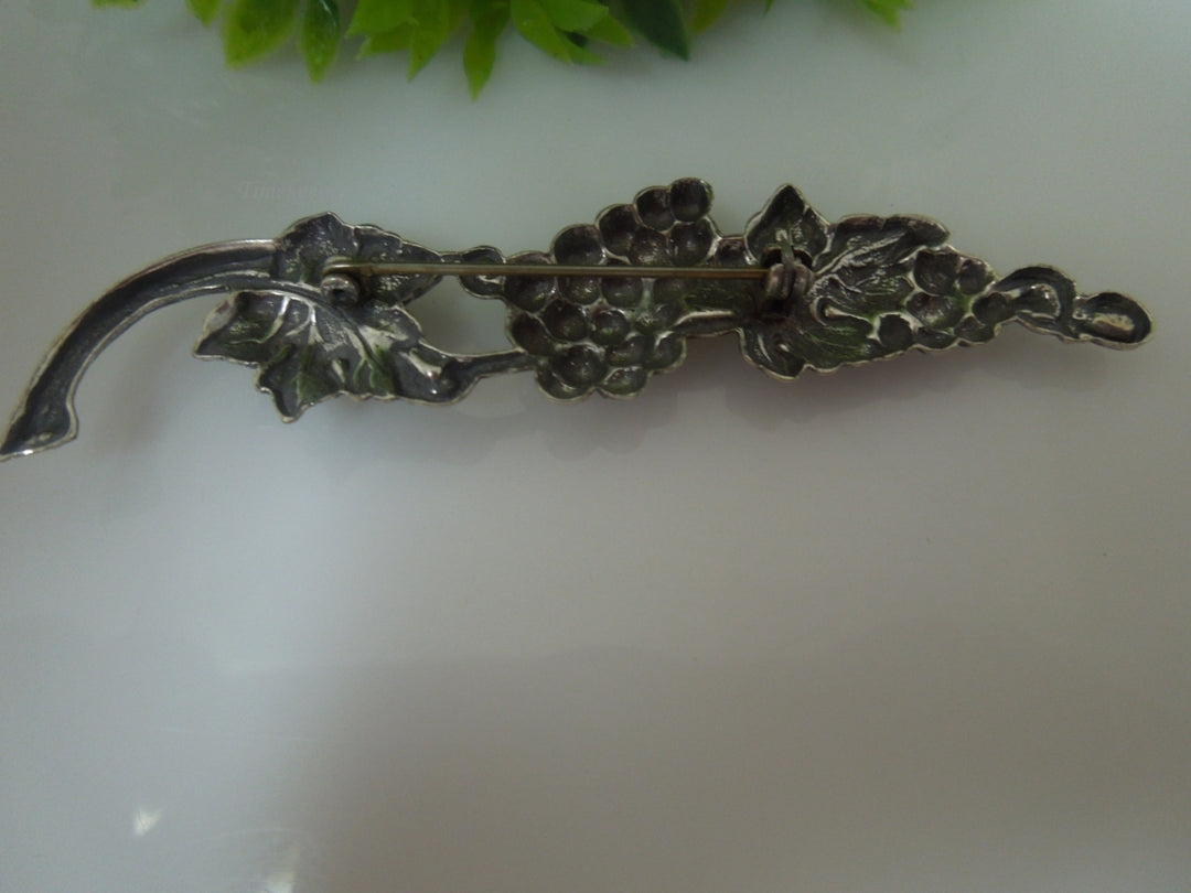 q498 Vintage Sterling Silver Grapes Wine Leaf Brooch pin