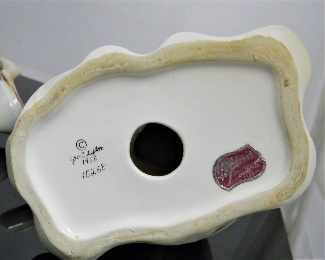 h837 Vintage Set of 2 Japanese Dancing Figurines Male and Female with Lanterns