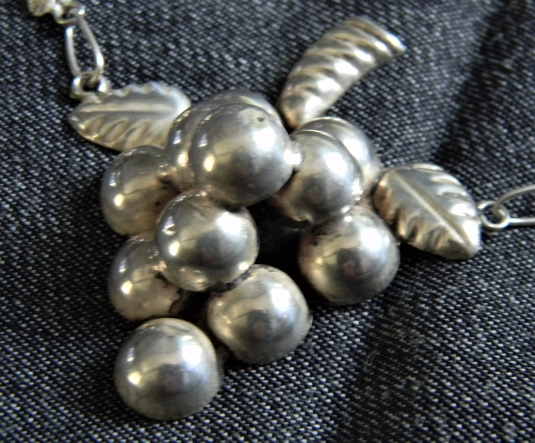 h854 Vintage Sterling Silver Necklace Bracelet Ring Earrings Set Grape Bunch