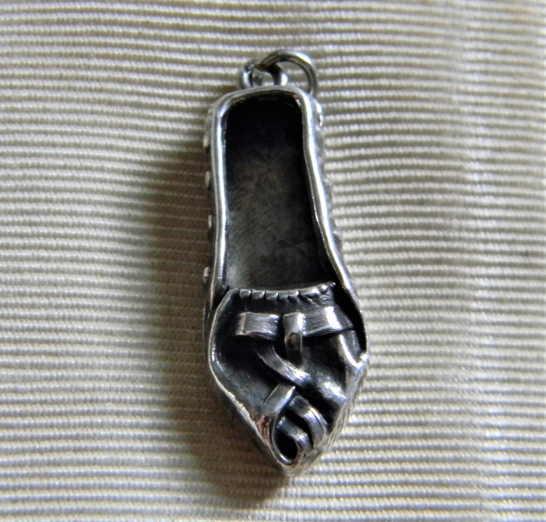 h857 Nice Vintage Sterling Silver Moccasin Shoe charm or Pendant