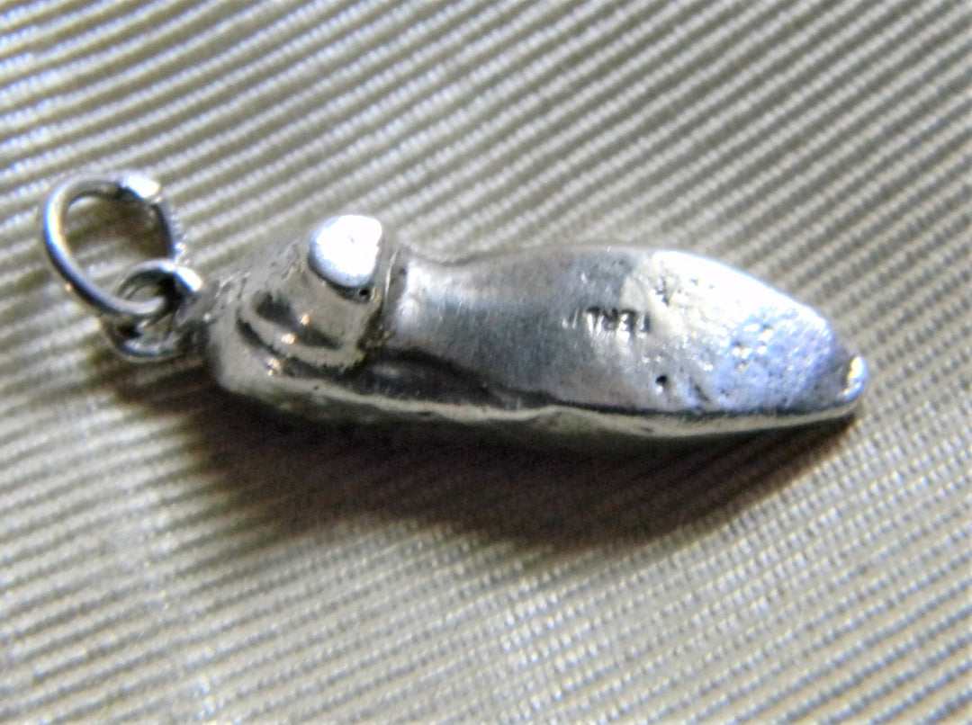 h868 Cute Vintage Sterling Silver High Heeled Pump Shoe Charm or Pendant in 3D