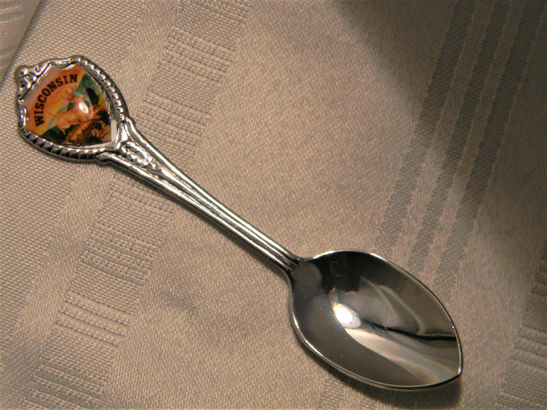 j664 Nice Preowned Stainless Steel Collector Spoon from Canada with Maple Leaf