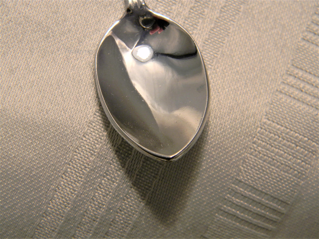 j664 Nice Preowned Stainless Steel Collector Spoon from Canada with Maple Leaf