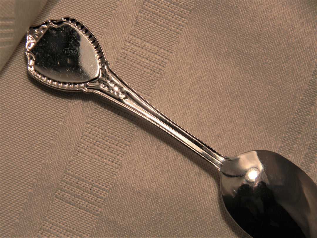 j664 Nice Preowned Stainless Steel Collector Spoon from Canada with Maple Leaf