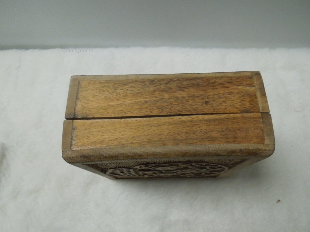q555 Vintage Wood Hand Carved Floral Inlay Jewelry Trinket Box