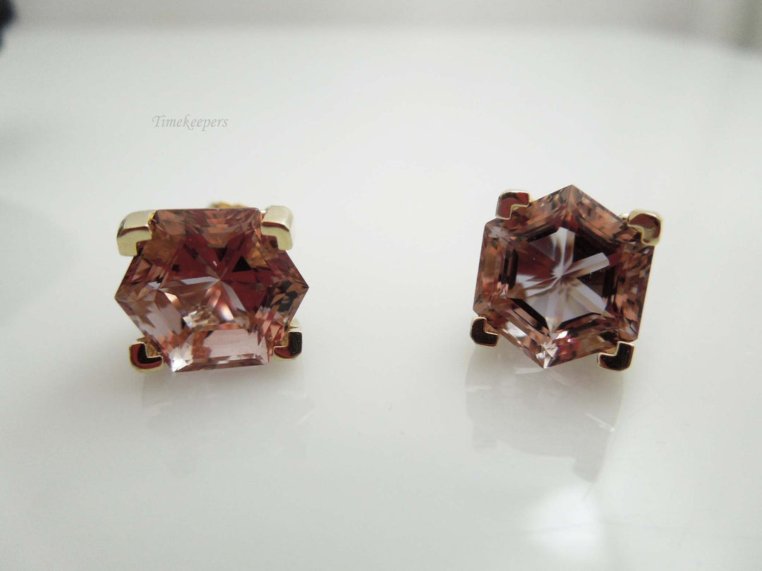 g487 Beautiful 14kt Yellow Gold Zandrite Stud Earrings