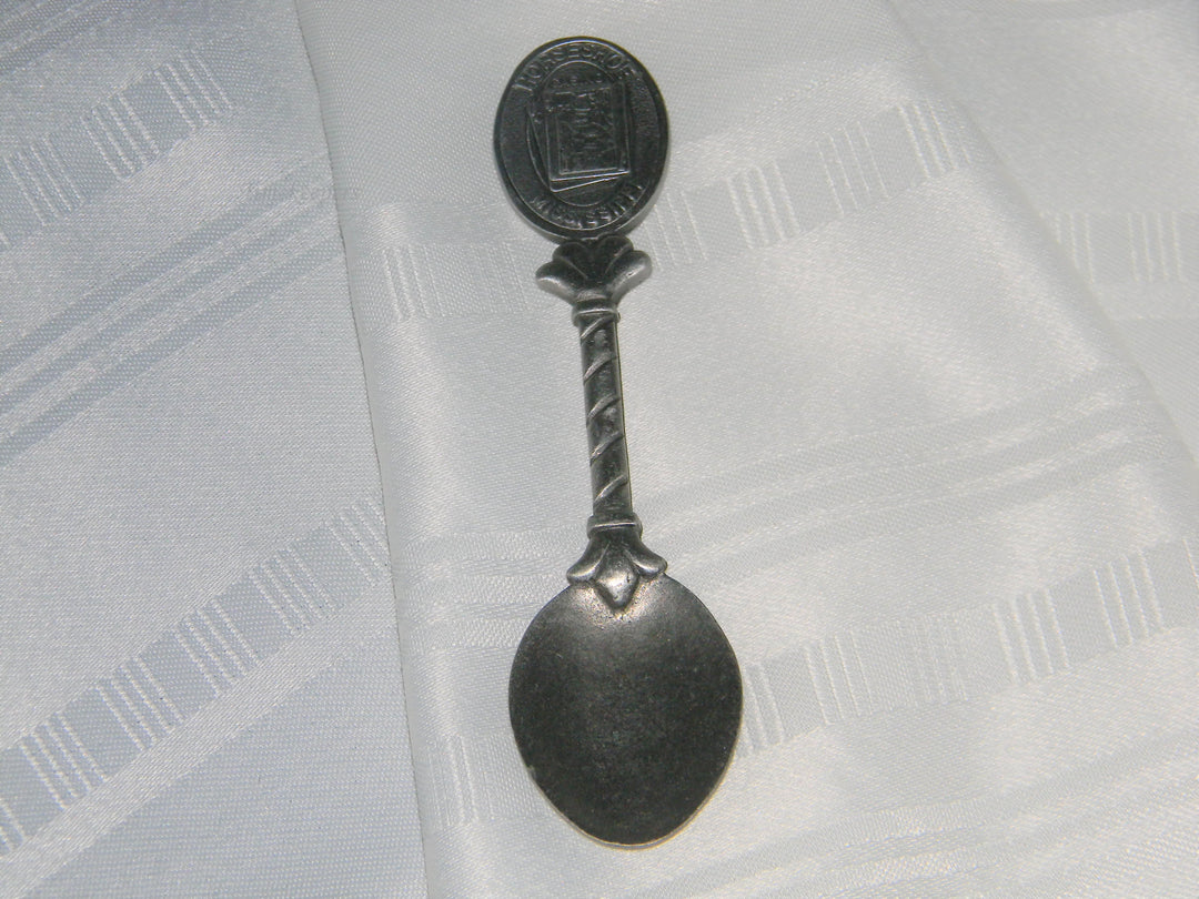 j676 Nice Preowned Pewter Collector Spoon Horseshoe Casino Mississippi