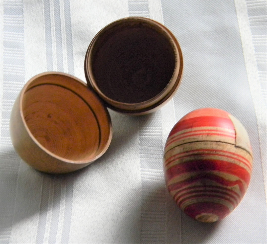 h896 Great Vintage Set of 7 Wood Nesting Eggs