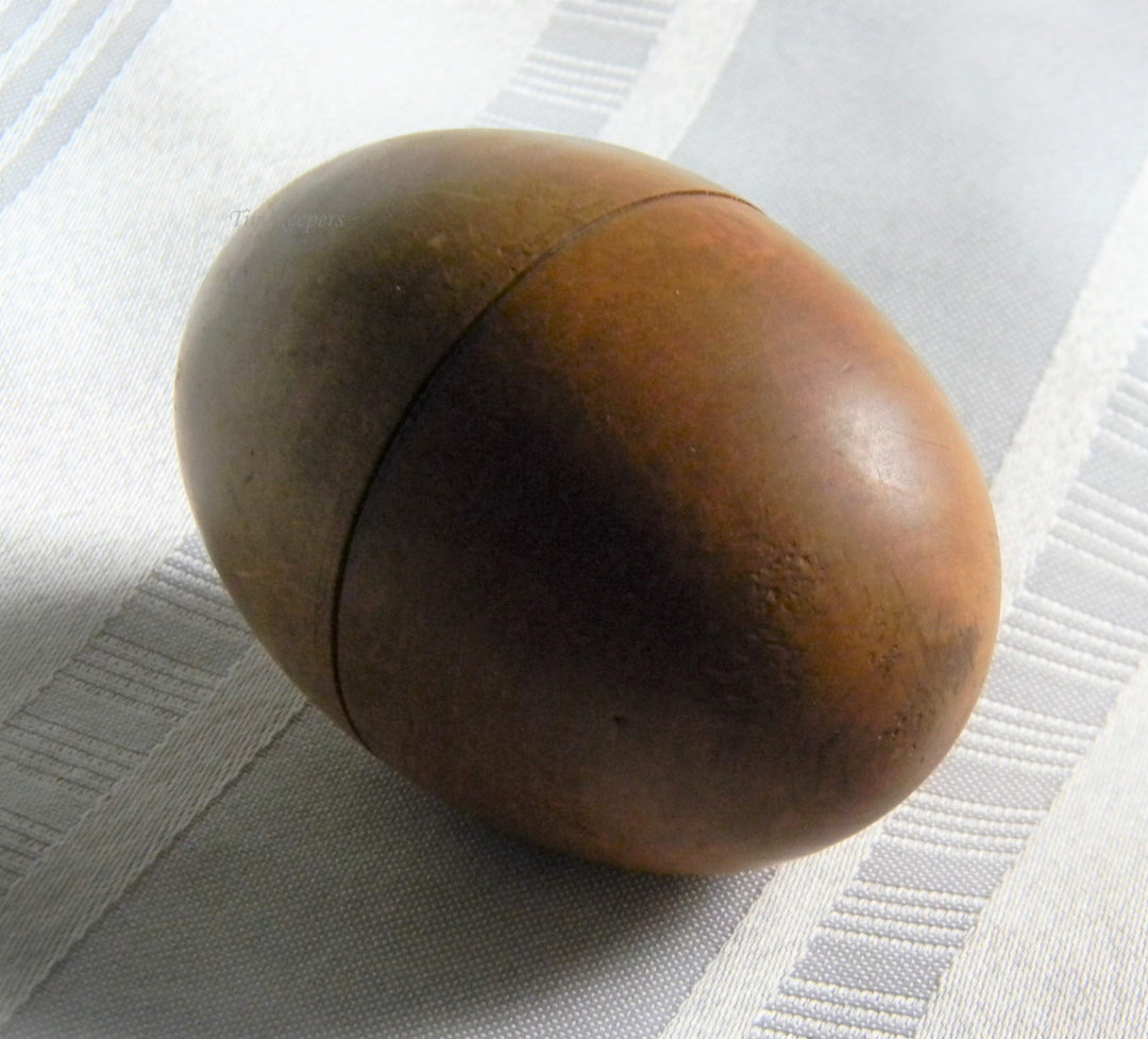 h896 Great Vintage Set of 7 Wood Nesting Eggs