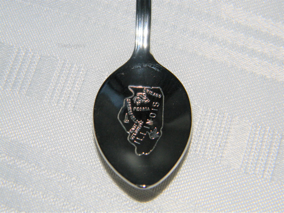 j687 Nice Preowned Stainless Steel Collector Charm Spoon from Chicago Illinois