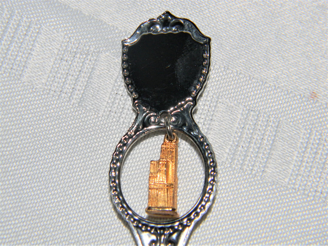 j687 Nice Preowned Stainless Steel Collector Charm Spoon from Chicago Illinois