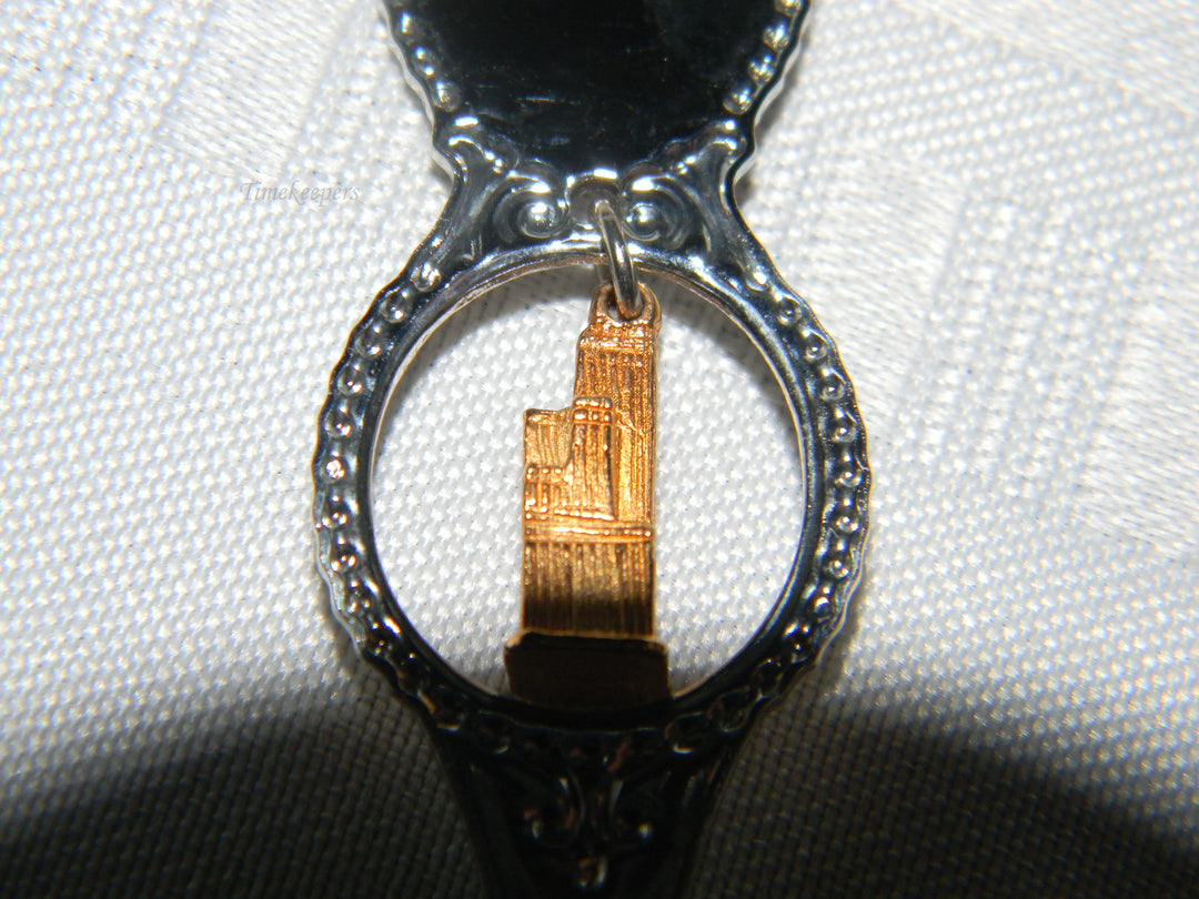 j687 Nice Preowned Stainless Steel Collector Charm Spoon from Chicago Illinois