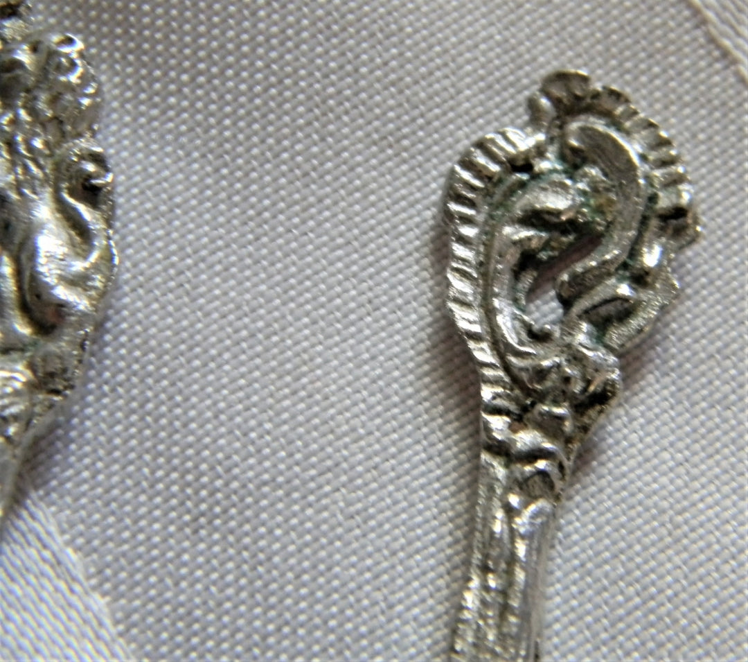 h901 Great Vintage Silver Salt Cellar Spoons or Souvenir Spoons from Italy
