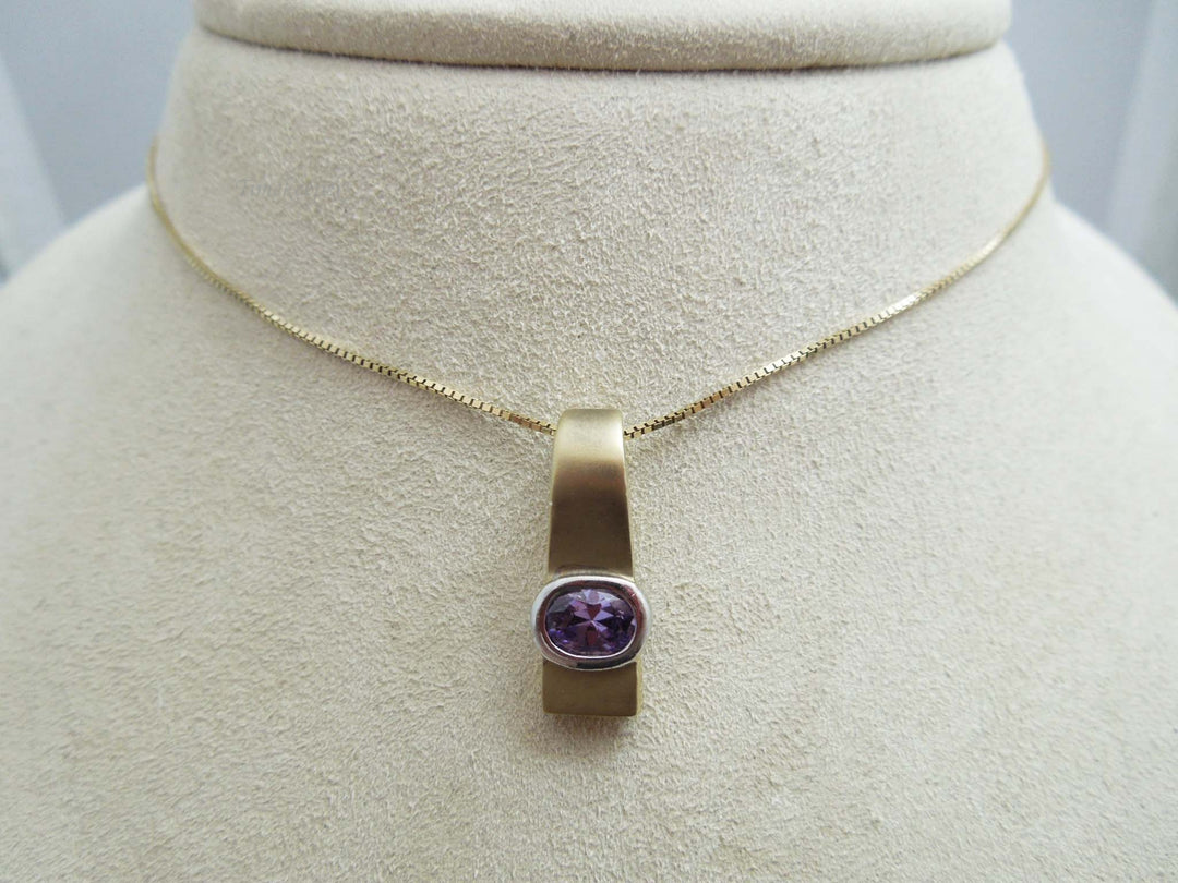g532 Unique Ladies 14kt Two Tone Gold Amethyst Pendant