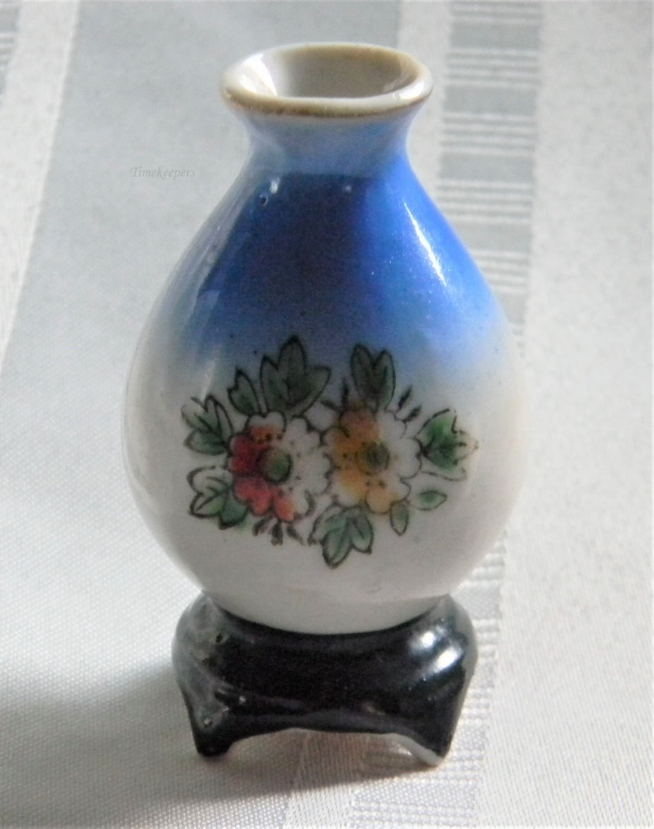 h918 Beautiful Vintage Tiny PICO Vase with Painted Flowers Occupied Japan