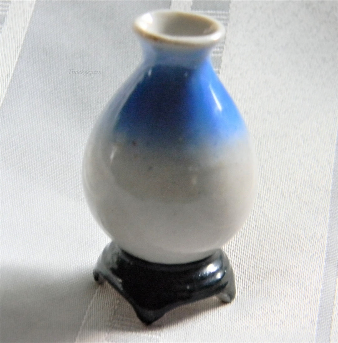 h918 Beautiful Vintage Tiny PICO Vase with Painted Flowers Occupied Japan