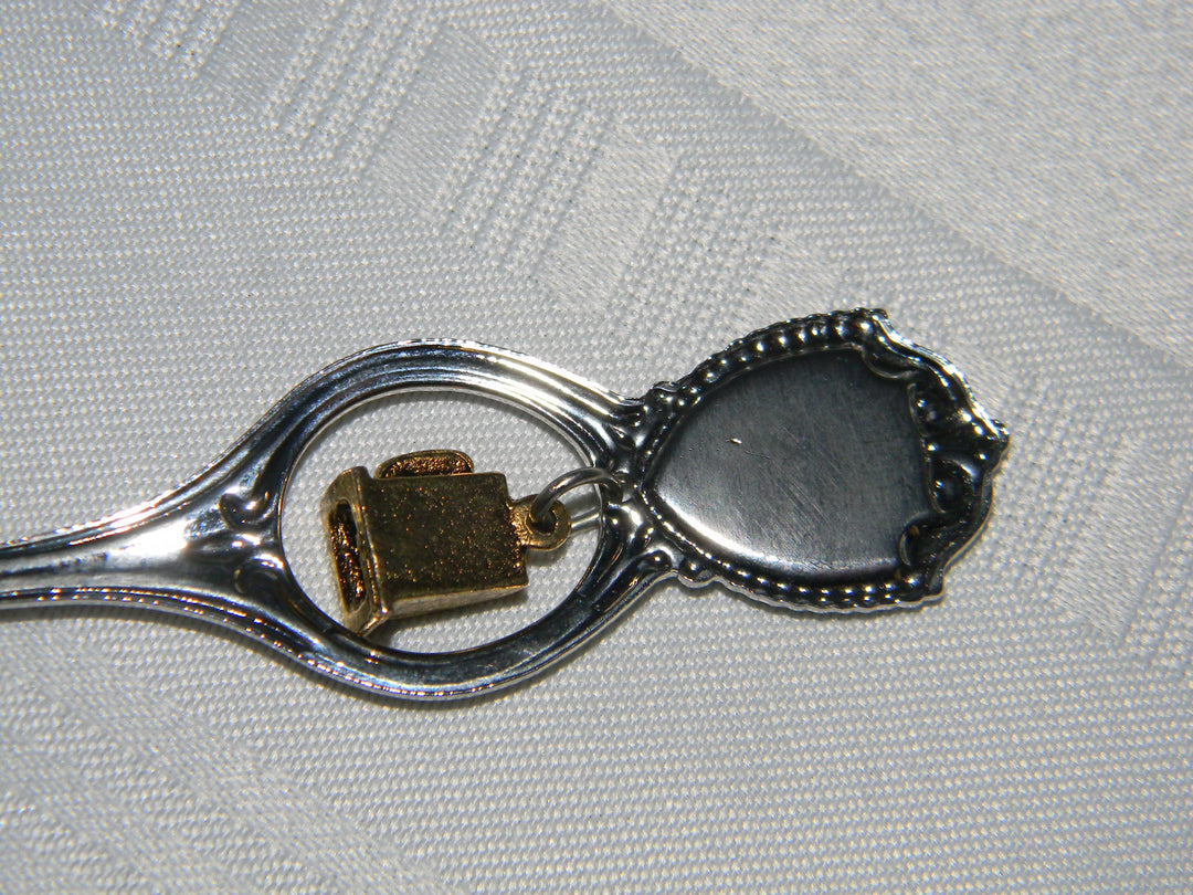 j696 Nice Preowned Stainless Steel Collector Charm Spoon from Lake Tahoe
