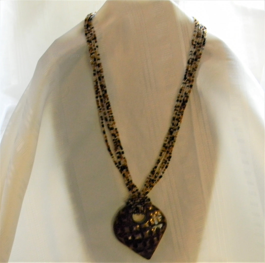 h923 Beautiful Vintage Multi Strand Seed Bead Necklace with Heart Pendant