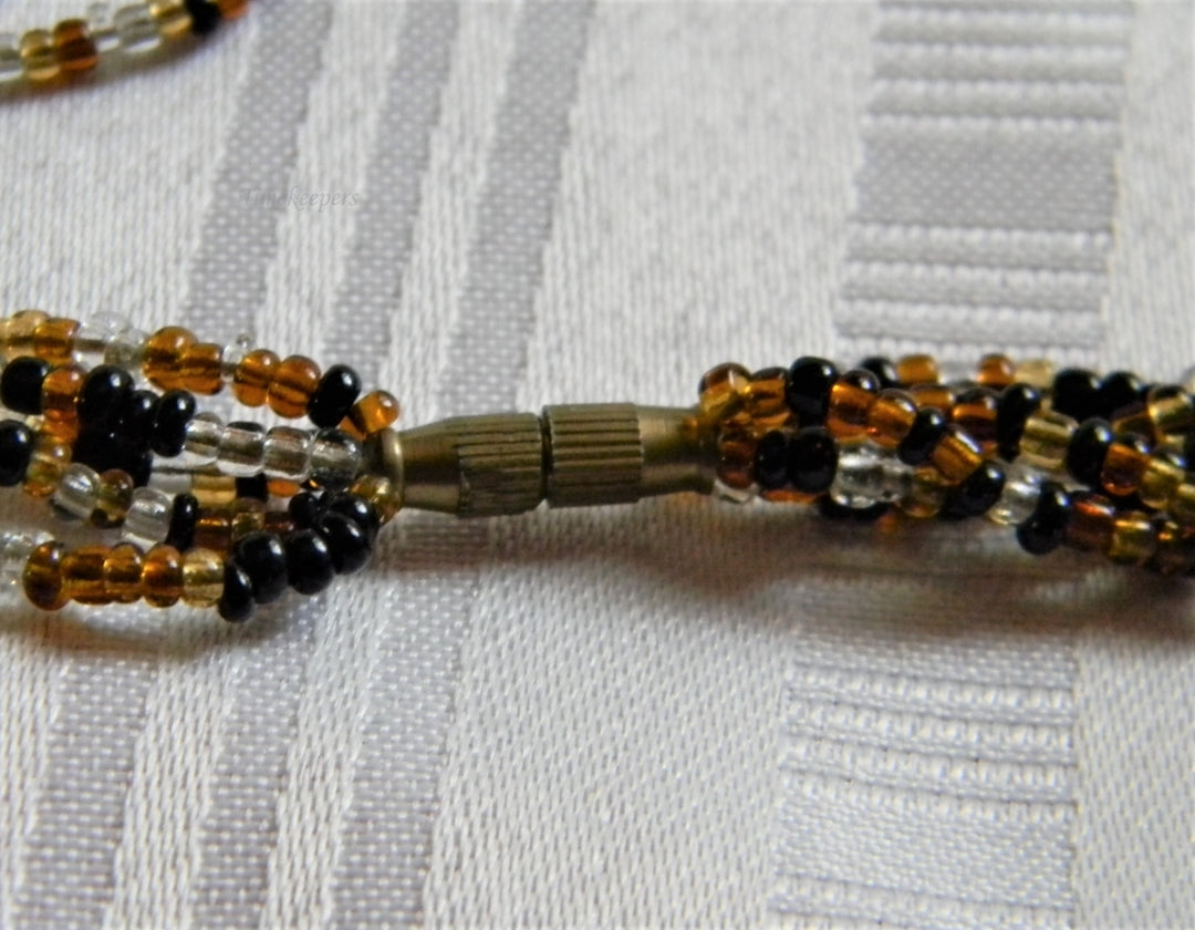 h923 Beautiful Vintage Multi Strand Seed Bead Necklace with Heart Pendant