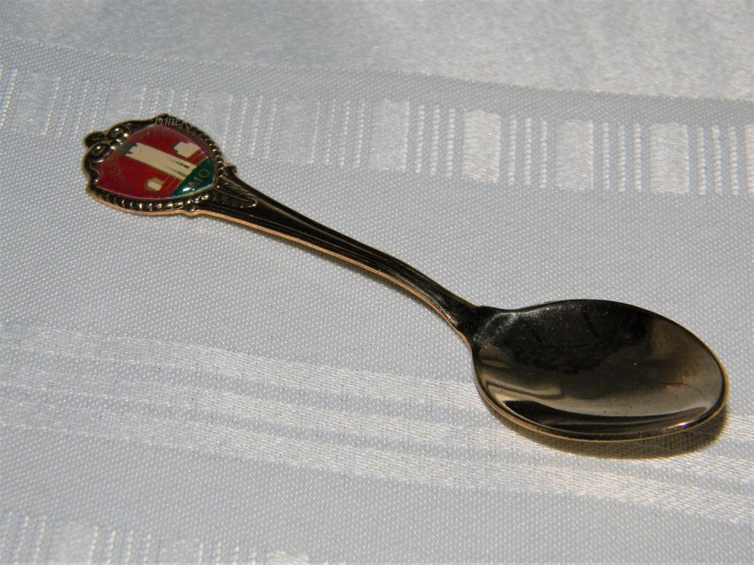 j698 Nice Preowned Souvenir Mini Spoon in Gold Wash from Kansas City, MO