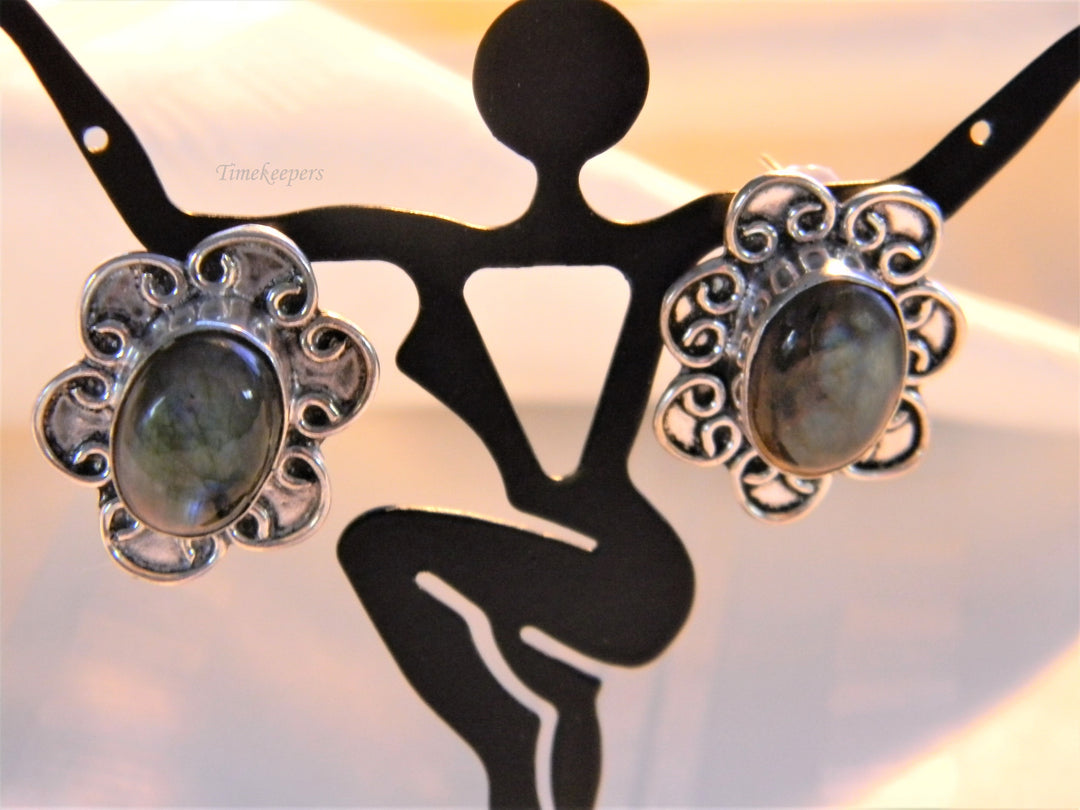 j705 Beautiful Sterling Silver Earrings with Dark MOP Cabachon