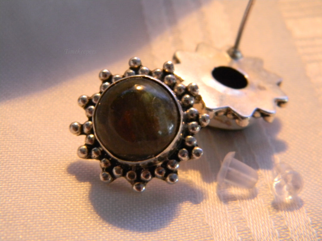 j706 Beautiful Round Sterling Silver Earrings with Dark MOP Cabachon